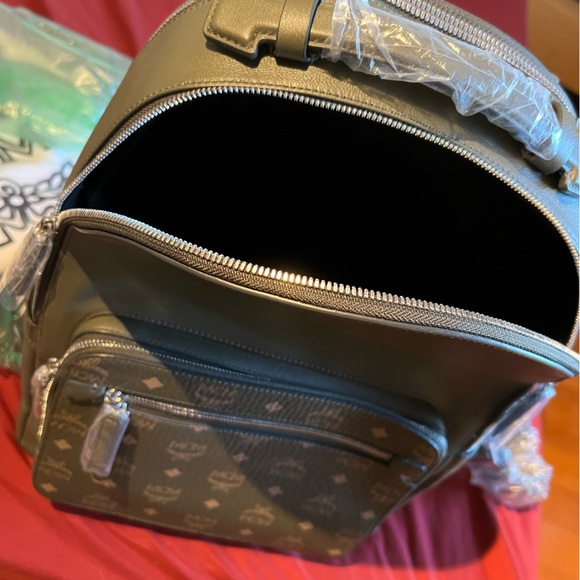 MCM Stark Medium Sea Turtle Visetos Leather Backpack BRAND NEW MP $2,085 CAD - Picture 8 of 8